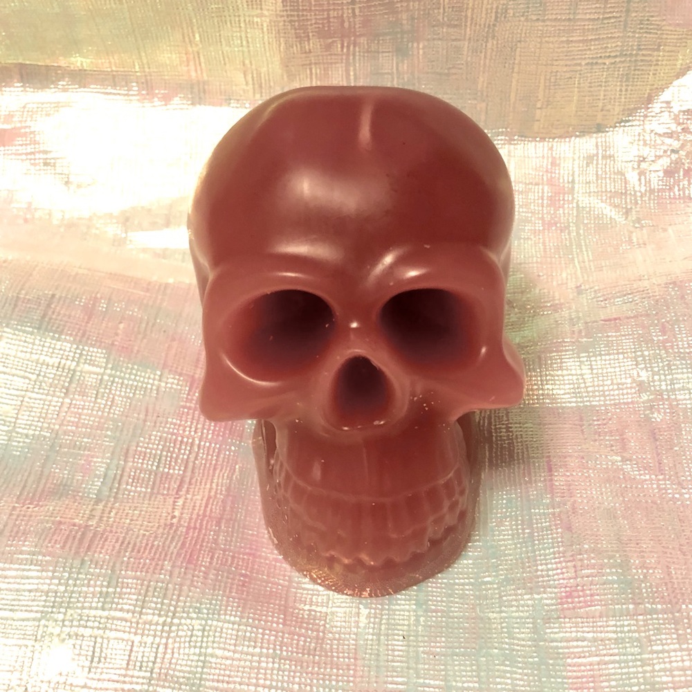 Hand poured 💀skull candle 🕯Black Cherry scent🍒